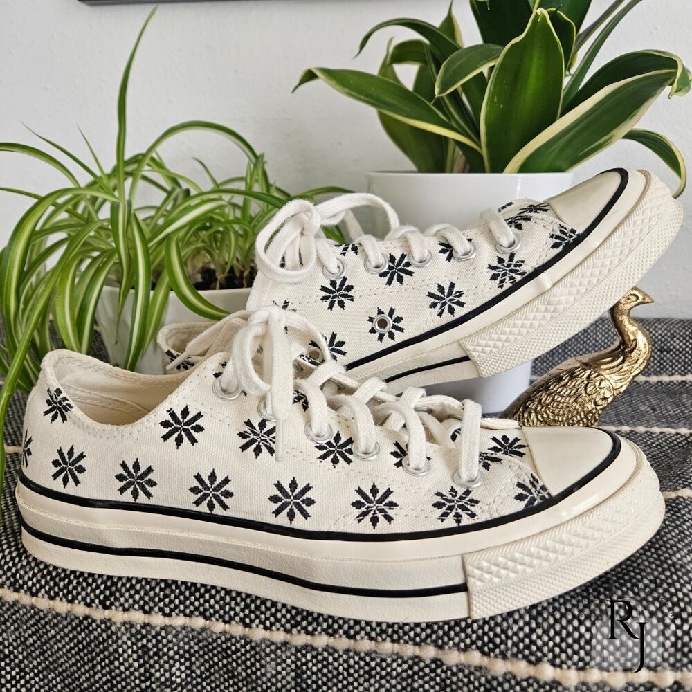 Converse Chuck 70 Ox “Snowflakes” – Holiday Sweater Edition (EUC)